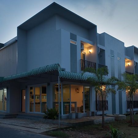 Lin House Hotell Thalang Exteriör bild