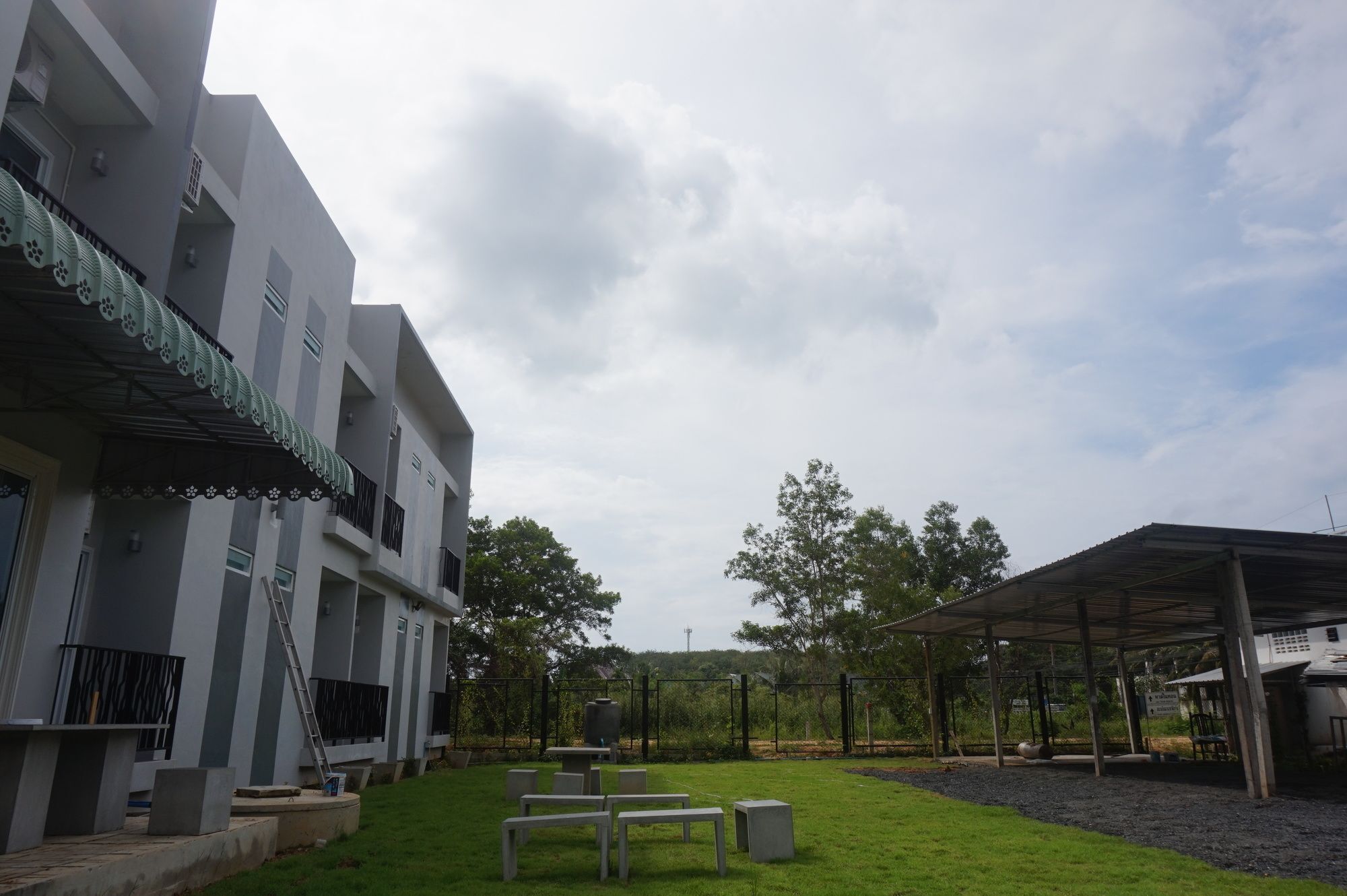 Lin House Hotell Thalang Exteriör bild