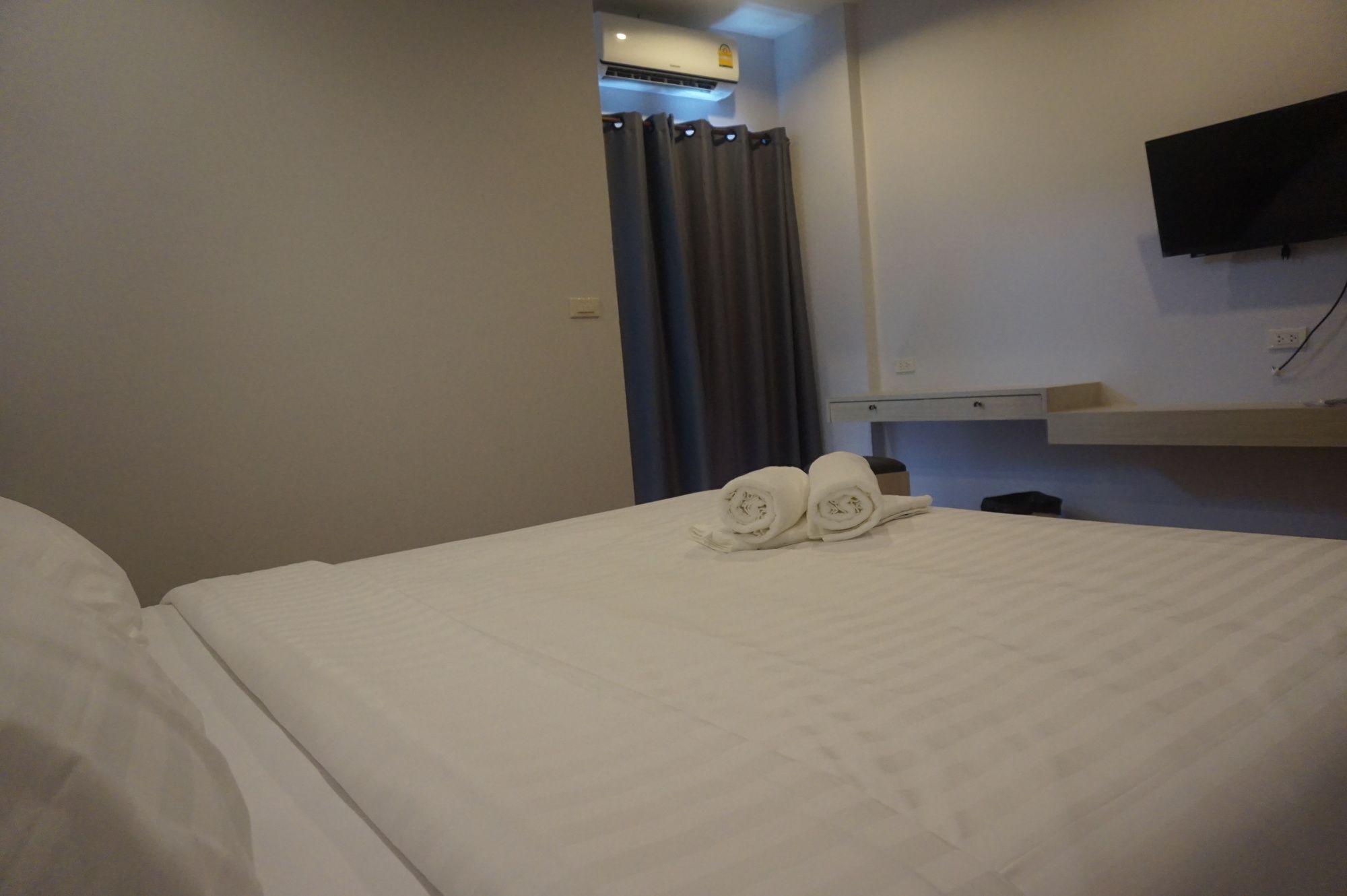 Lin House Hotell Thalang Exteriör bild