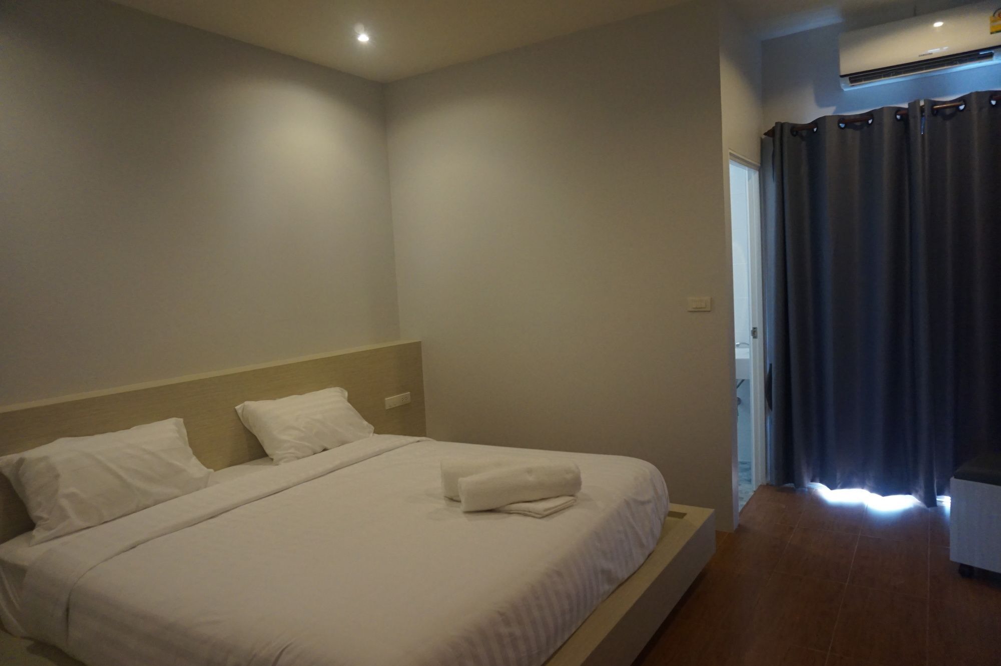 Lin House Hotell Thalang Exteriör bild